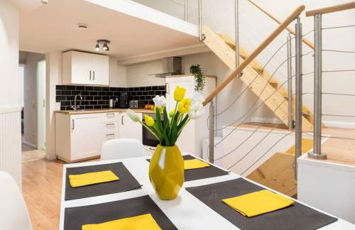 SPACIOUS Two BR plus AC plus SelfCheckIn - Foto 1