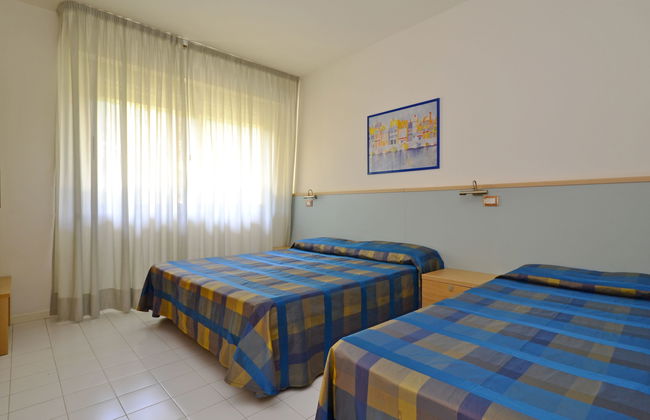 2 bedroom Apartment in Lignano Sabbiadoro with swimming pool and garden - Photo 7