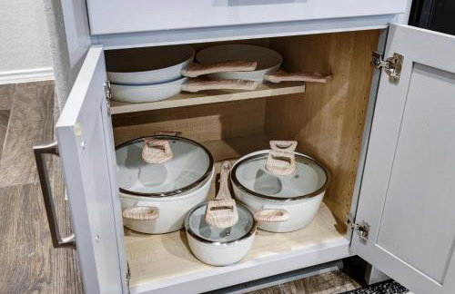 Stylish Hot Tub Retreat BBQ Yard Games WiFi Pets - Foto 19