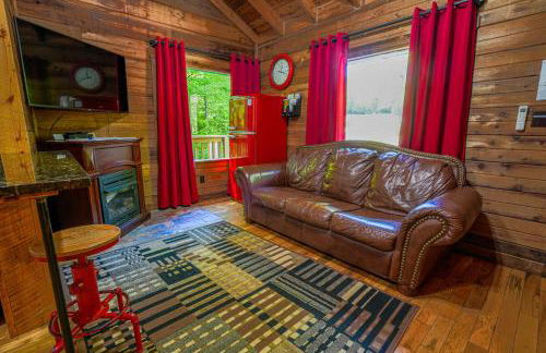 The Big Little Cabin - Hot Tub & Playground - Foto 10