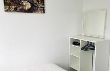 Beautiful 4 Bedroom 2 bathroom House close to city centre - Foto 3