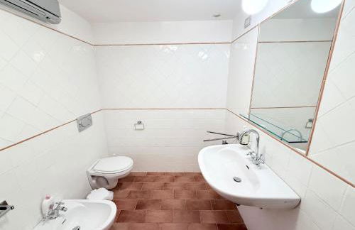 Elegant Farmhouse Retreat in Poreta, Italy - Foto 120