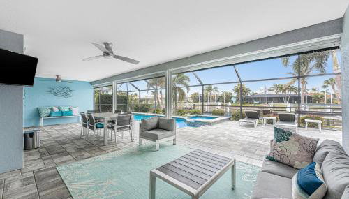 Tranquility Waterfront Villa with Pool & Dock - Foto 1, sunbed, pet friendly