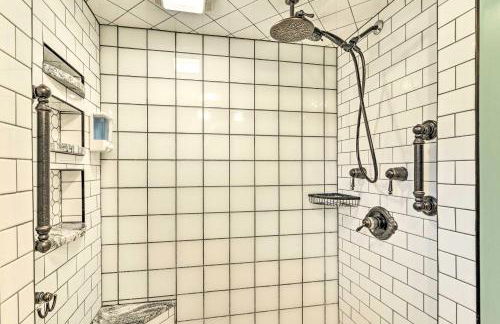 Bayfront Retreat with Game Room and Outdoor Pool! - Foto 16