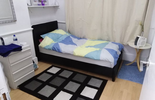 London Airport Comfort - Photo 2