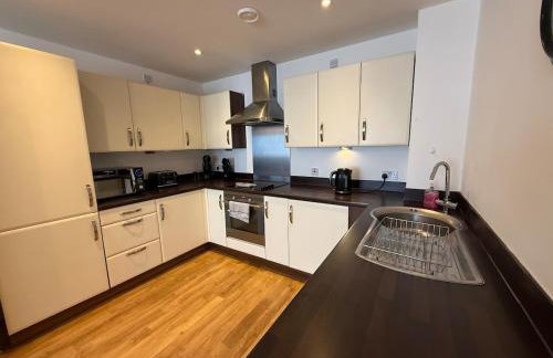 Charming 1BR Apartment In Heart of Cardiff Bay - Foto 16