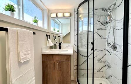 Chic, Cozy & New Prime location with AC, Street Parking #4 - Foto 1