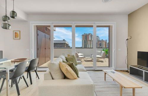 Airy Apartments with Balcony & Garage by NDP rent - Foto 1