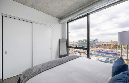 Sophisticated 3BR Suite - New Modern and Luxurious - Photo 15