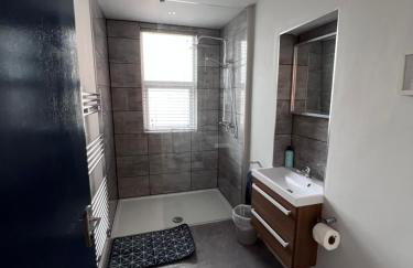 Sparkling Space - Twin or King Beds - Photo 18