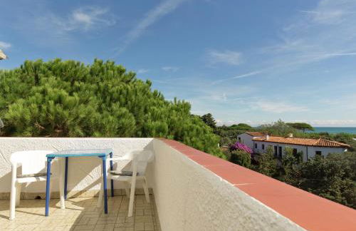 Small building with 4 apartments close to the beach - Foto 1