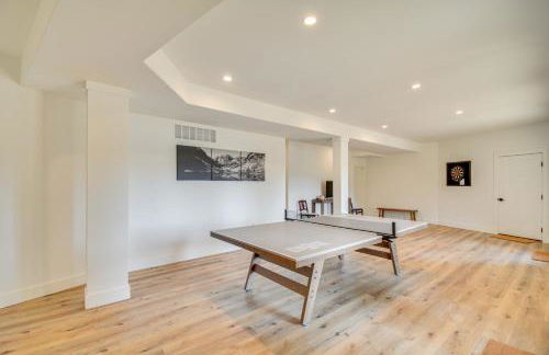 2 Mi to Lake Stunning Twin Lakes Home with Deck - Foto 24