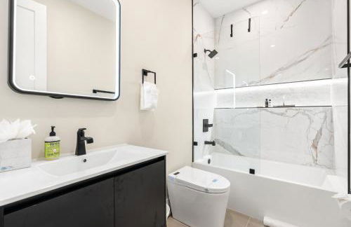 5-Bedroom Home with 2 Kitchens & Rooftop Deck, U Street and Shaw - Foto 21