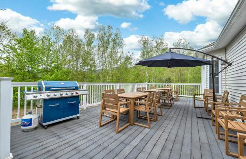 White Mountain Retreat with Theater, Fire Pit, Game Room and River Access - Foto 49