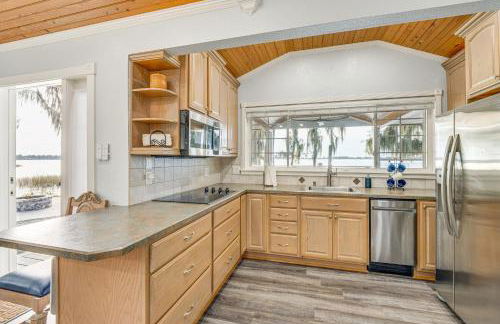 Hot Tub and Fire Pit Lakefront Home on Lake Eloise - Foto 9