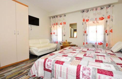 Holiday Home Belmondo- Three Bedroom Home with Terrace and Private Pool A6 - Photo 25