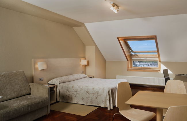 Apartamentos Portazgo - Photo 8