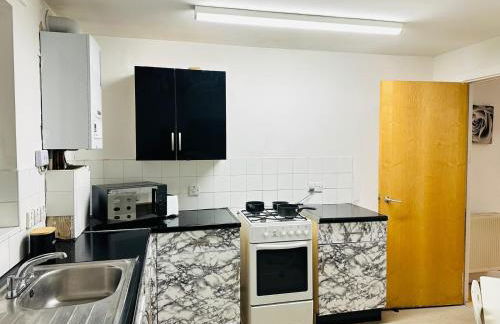 Comfortable 2-Bed Apartment - Great Links for Central London and Heathrow - Foto 10