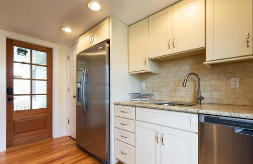 3BR Beautiful Remodeled Victorian w/ Beach Locker - Foto 9