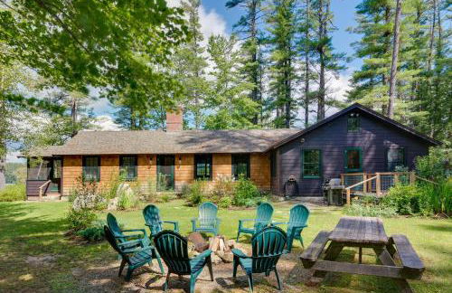 Lakefront Lovell Home with Dock Walk to Town Beach! - Foto 1