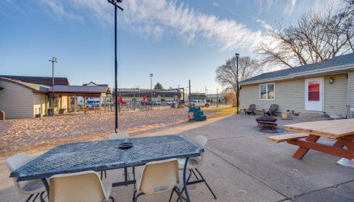 Walk to Crooked Lake Beach and Dtwn! Home with Patio - Foto 2