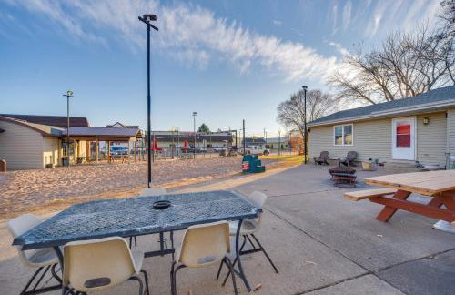 Walk to Crooked Lake Beach and Dtwn! Home with Patio - Foto 29