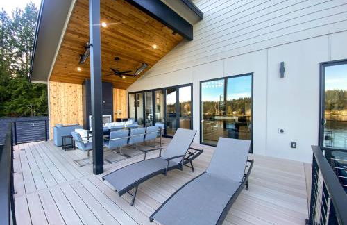 Luxe Port Lookout with waterfront, theater, games - Foto 38