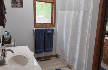 Spooner Shores - Wooded, Lakefront Retreat - Foto 4