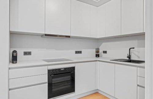 1-2 Personen - Fahrradgarage - Küche - Zentrum - WLAN - Klima - Foto 11