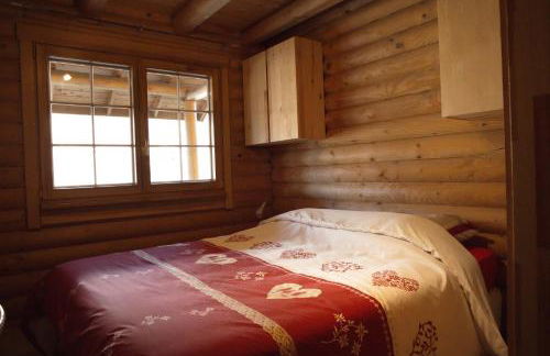 CHALET JACUZZI PRIVE, TERRASSE et VUE MONTAGNE DANS CAMPING 3 ETOILES - Foto 9