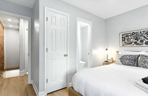 Capitol Hill Retreat Modern 2BR - Private Patio - Foto 12