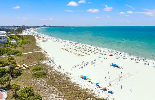 Majestic Beach Condo in Beachfront Resort in St Pete Beach - Foto 9