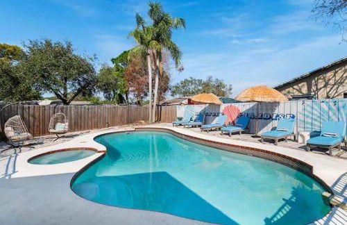 New listing~10 min to beach~Back yard fun~Pool - Foto 37