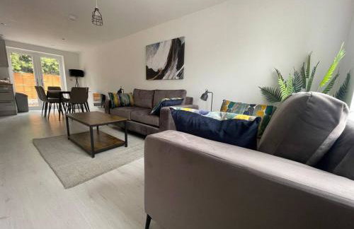 3 Bedroom New House Sleeps 5 with FREE Parking&WiFi -D - Foto 2