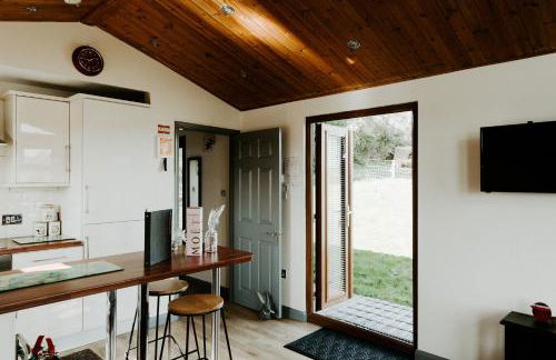 FAIRVIEW FARM Holiday Accommodation 14 Luxury Lodges, Cabins, Dog Friendly, Suitable for Couples, Families and Groups, Wedding Guests , Corporate events, Sleeps 2-65 guests in Ravenshead, Nottingham near Sherwood Forest, set in 88 acres - Photo 59