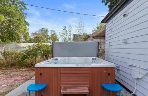 Hot Tub & Firepit Just Mins From Dwntwn Arena GU - Foto 23