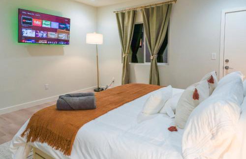 Spacious Disneyland Getaway I Game Room, King Suites & EV Access I Sleeps 14 - Foto 37