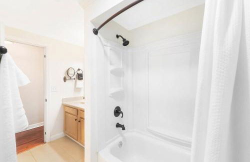 The Sleepy Tiki - game room, tiki lounge, firepit - Foto 57