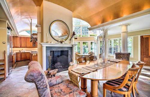 Lovely Brookfield Home with Private Deck and Views - Foto 1