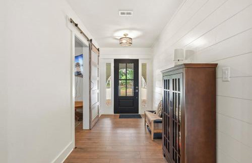 Boho Retreat with 2 Masters and Plenty of Space - Foto 11