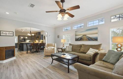 Old Town Bay St. Louis Outdoor Bar Area Game Room - Foto 18