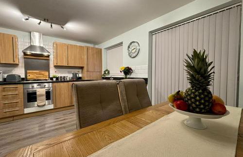 Eskdale Townhouse- Spacious 4BR ,Crawley, Free Wifi, Parking, fully equipped, contractor friendly, temporary relocations welcome, near Gatwick Airport - Foto 36