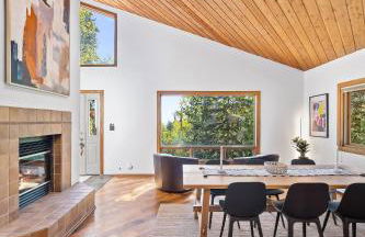 Nestled Inn Vacation Home Rental Evergreen - Trails, Views, Hot Tub, Skiing! - Foto 5