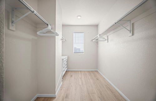 10 min to DIA, Walk to the Gaylord! - Foto 39