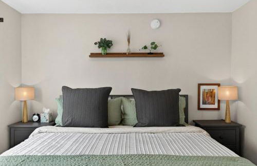 Warm and Inviting 3BR Craftsman with Big Kitchen - Foto 12