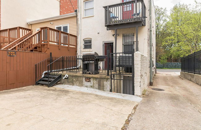 Spacious Sunny Shaw 1BR 1BA Apartment - Photo 27