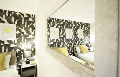 Stylish & Cosy Stay 2-Bed House Train Station Hospital Garden Fast WiFi - Foto 16