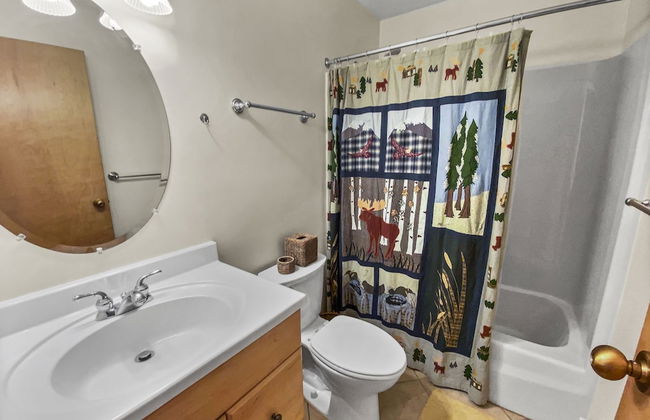 208 Village Gate Studio Bedroom Condo by RedAwning - Photo 6