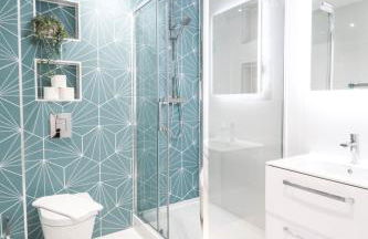 The Kingsmead Loft - Stylish 1BR Top Floor Apt with King or Twin Beds & Free Secure Underground Parking, Central High Wycombe HP13, Sleeps 3 - Foto 2