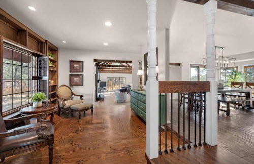 Expansive Monument Home Hot Tub and Mountain Views! - Foto 15